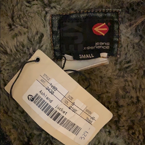 Sixty- fur collar- fur lined jean jacket. - Picture 2 of 3